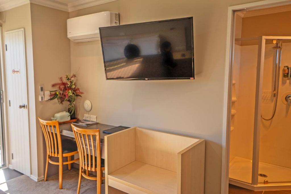 Studio Suite Gallery 3